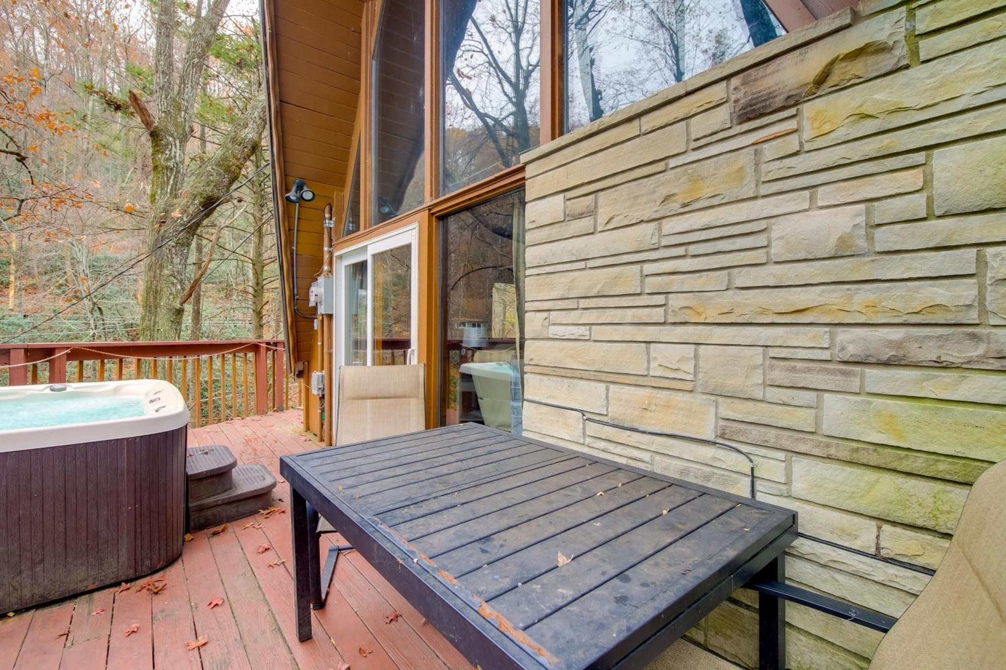 Gatlinburg A-Frame Home With Hot Tub Near Parkway 外观 照片
