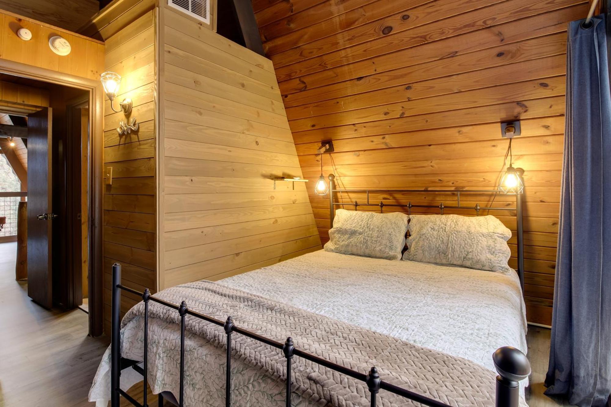 Gatlinburg A-Frame Home With Hot Tub Near Parkway 外观 照片